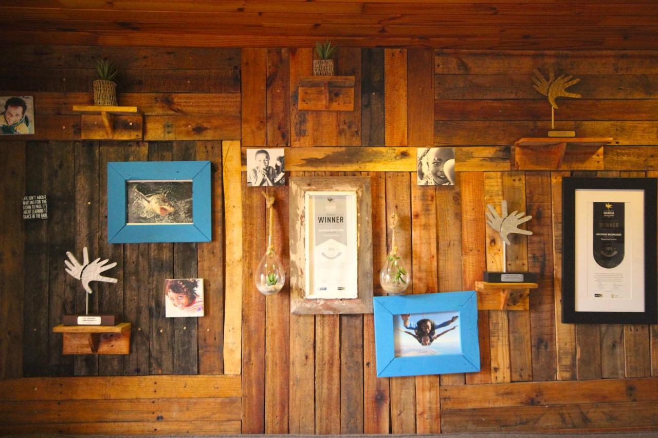 Saltycrax Backpackers And Surf Hostel By Curiocity Bloubergstrand Exterior foto