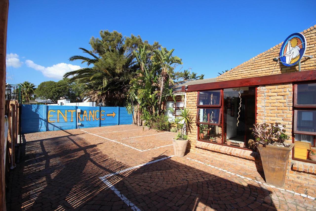 Saltycrax Backpackers And Surf Hostel By Curiocity Bloubergstrand Exterior foto